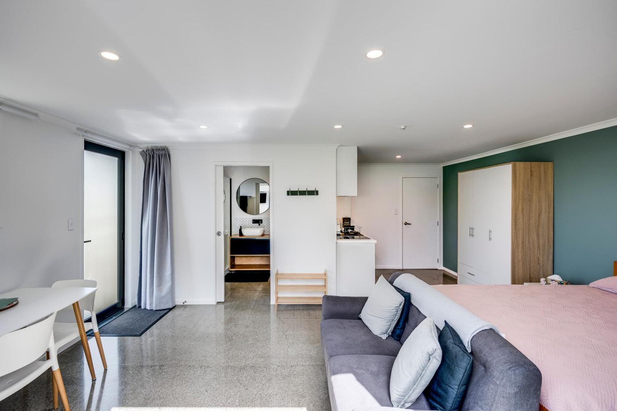Modern Studio Near Clive River Dış mekan fotoğraf