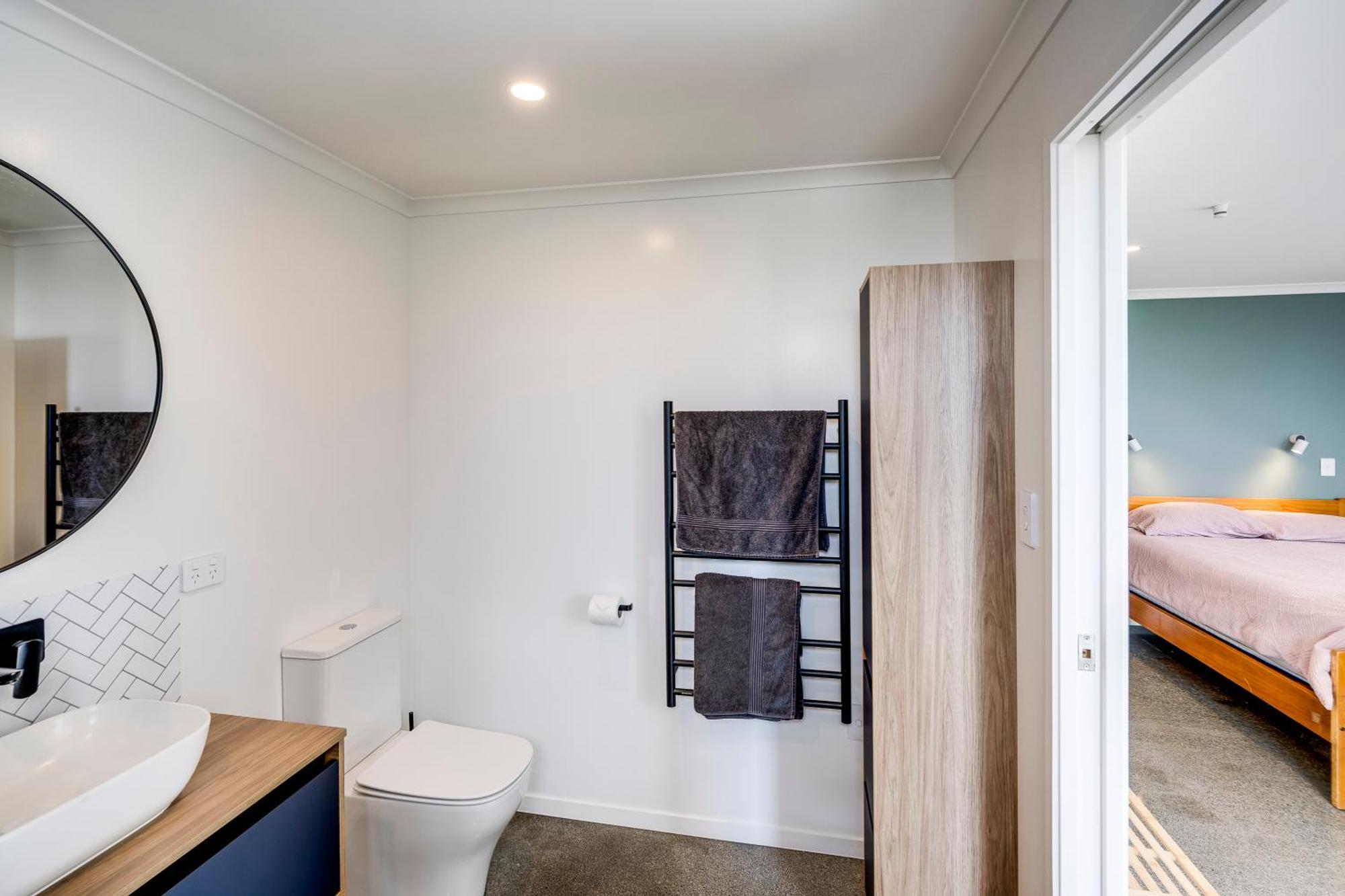 Modern Studio Near Clive River Dış mekan fotoğraf